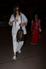 Sonam Kapoor Spotted At Airport on 29th June 2017